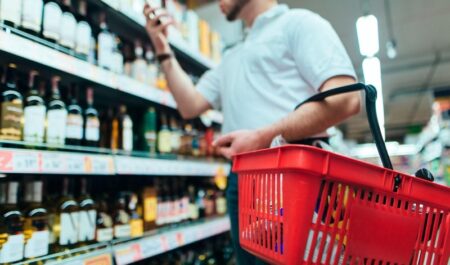 Отмена постановления суда по ст. 14.17.1 ч. 2 КоАП РФ в кассации