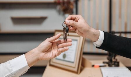 Как оформить дарственную на долю в квартире