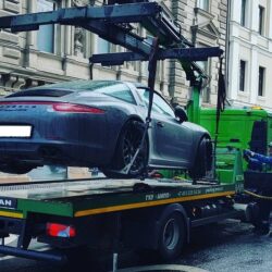 Эвакуация автомобиля в присутствии водителя – что делать?
