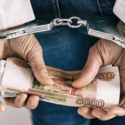 Адвокат по получению взятки — ст. 290 УК РФ в Москве